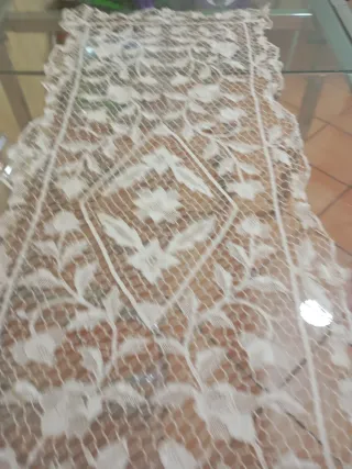 Camino de mesa encaje Burano