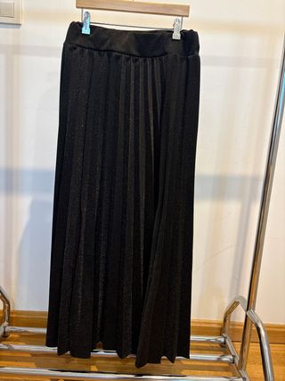 Falda plisada brillante negra talla M