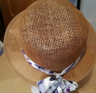 Sombrero de ala ancha sin estrenar