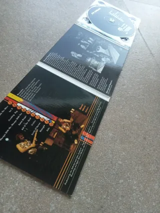 Joe Satriani - Surfing with the Alien (1987)