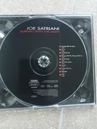 Joe Satriani - Surfing with the Alien (1987)