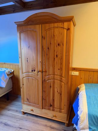 Guardaroba in legno massello con specchio e cassetti opzionali