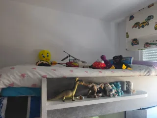 Cama infantil,armario,cajones se vende sin colchon