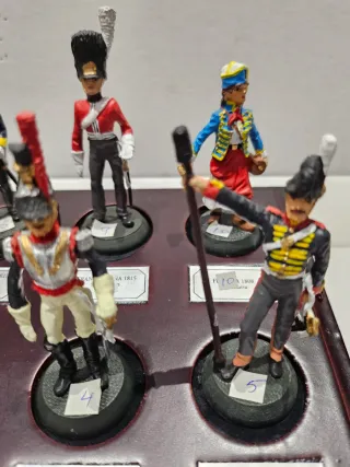 10 Soldatini di Piombo con Base