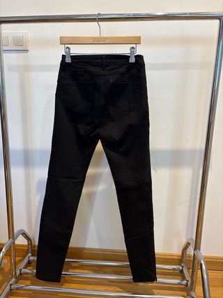 Pantalón vaquero pitillo elástico negro