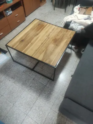 Mesita de centro madera y metal.