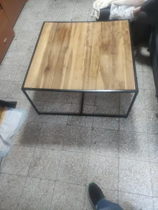 Mesita de centro madera y metal.