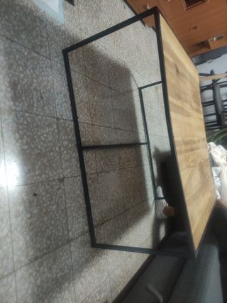 Mesita de centro madera y metal.