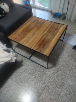 Mesita de centro madera y metal.