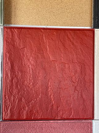 Baldosa terrazo 40x40 pizarra roja