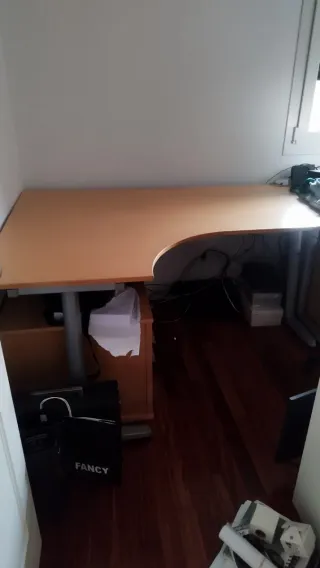 Tavolo da ufficio angolare in legno e metallo