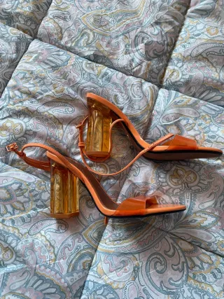 Zapatos de tacón Zara rojos