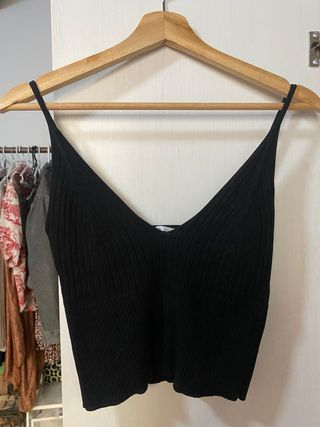 Zara Camiseta crop top negro escote - Talla S