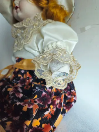 Bambola ceramica vintage musicale