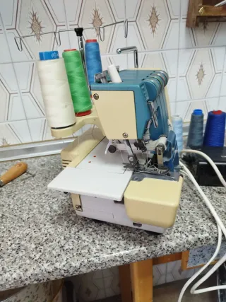 Remalladora Singer Profesional 14U23A