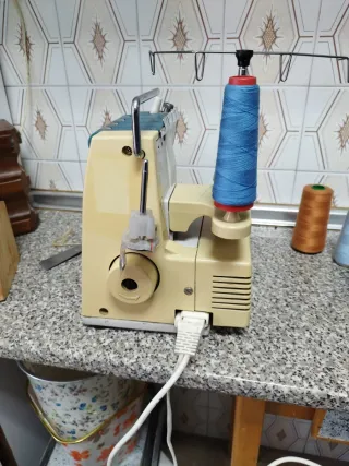 Remalladora Singer Profesional 14U23A