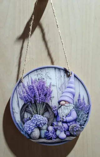 Decoración colgante de gnomo y lavanda con cuerda