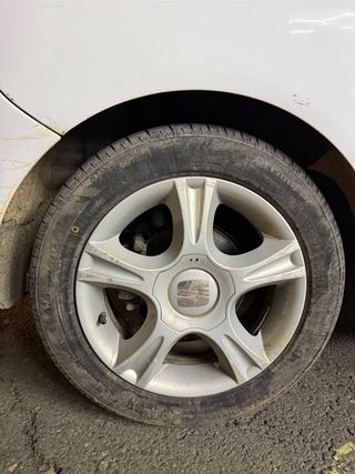 Llantas Seat Ibiza 15 pulgadas Se venden buen est