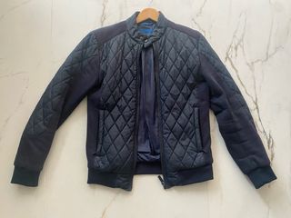 Cazadora acolchada azul hombre