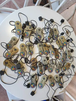 Lote 29 mandos Super Famicom para piezas