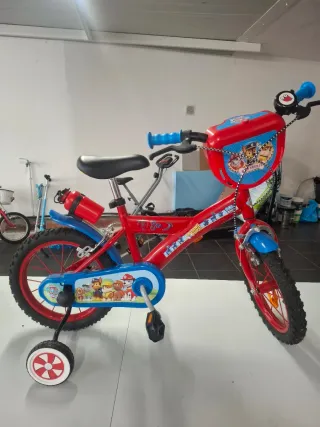 Bicicleta infantil Paw Patrol roja