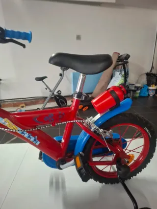 Bicicleta infantil Paw Patrol roja