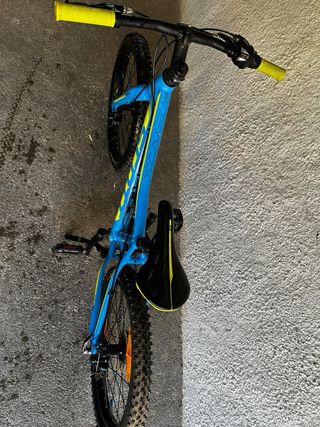 Bicicleta Scott Scale Plus 20