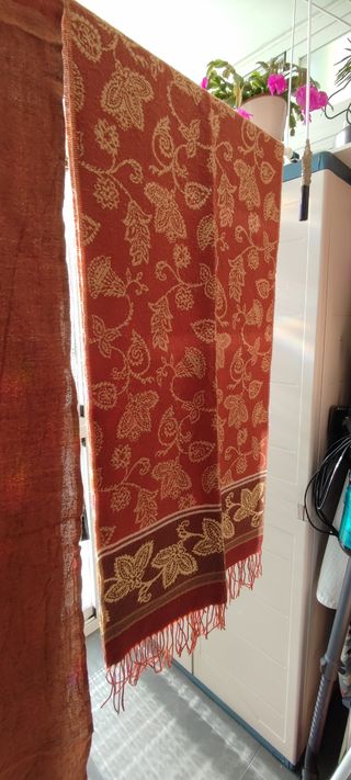 4 ECHARPES Y 3 BUFANDAS