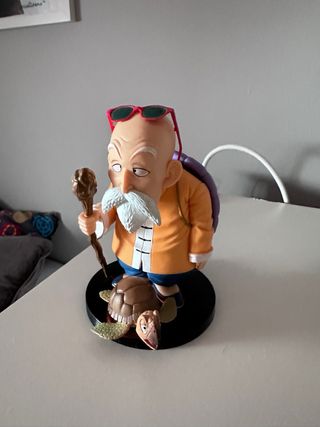 Figura Majin Buu Dragon Ball y maestro Roshi.