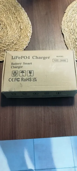 Cargador Baterías de litio liFePO4