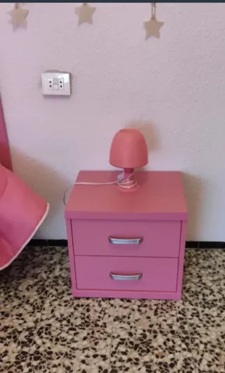 Mesita de noche infantil rosa