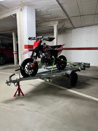 Remolque ligero para una moto.