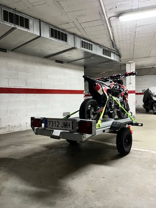 Remolque ligero para una moto.