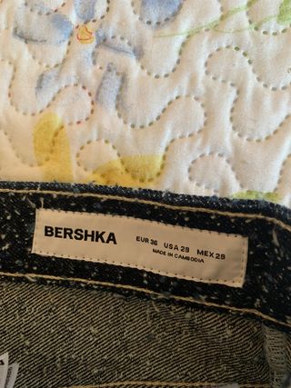 Jeans Bershka baggy textura azul (T. 36)