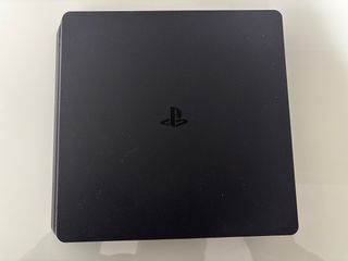 Consola Playstation 4 Negra y mando