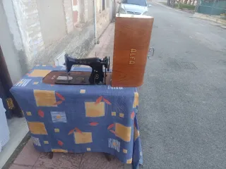Máquina de coser Alfa antigua