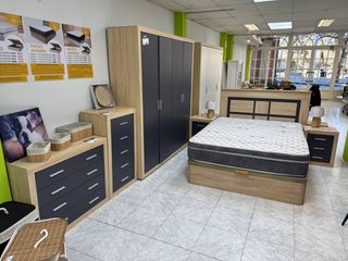 Completo camera da letto marrone e nero