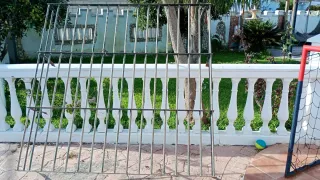 Reja maciza de hierro. Medida 182 ancho 178 alto