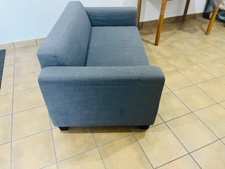 Sofá gris de tela como nuevo