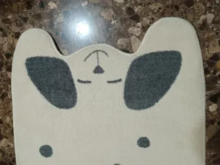 Alfombra infantil forma de perro. Lavable. 66x110.