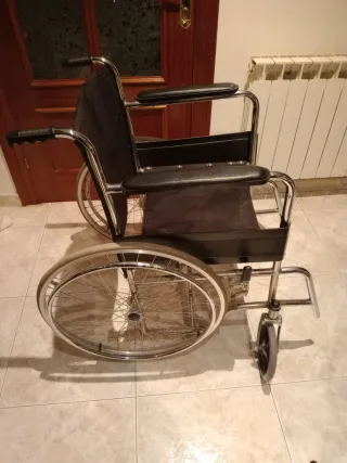 Silla de ruedas funciona bien venta en persona
