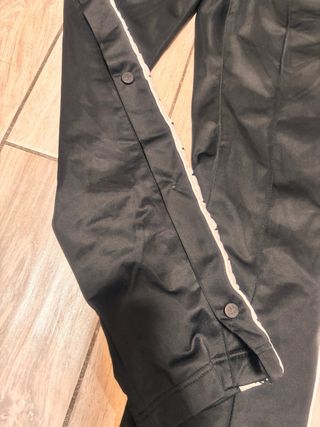 Pantaloni Kappa neri con bottoni laterali