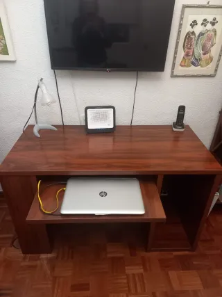 Mesa de despacho de madera