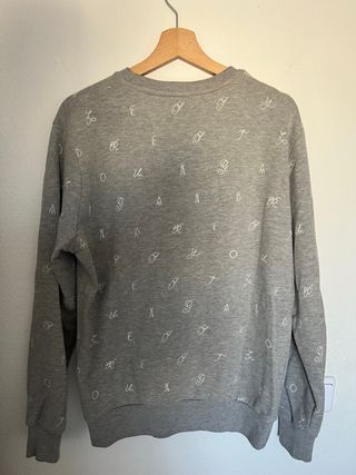 Jersey H&M gris letras talla M