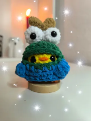 Mini Pollo Disfrazado De Gruñón