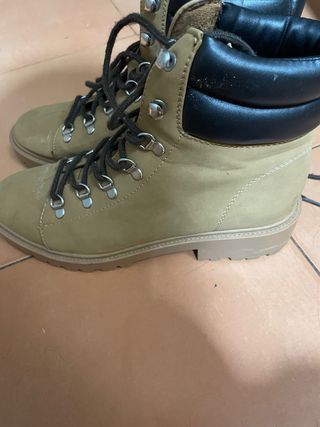 Botas de montaña beige y negras talla 40
