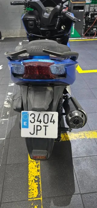 Kymco Maxi Scooter Azul Automática