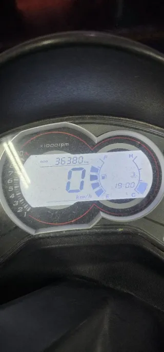 Kymco Maxi Scooter Azul Automática