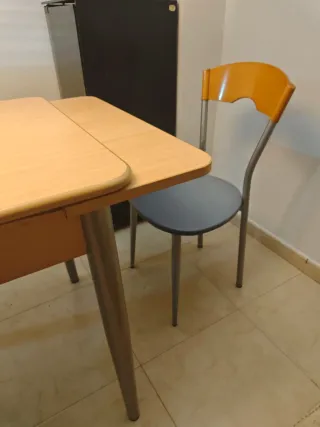 Mesa extensible madera y metal y 4 sillas