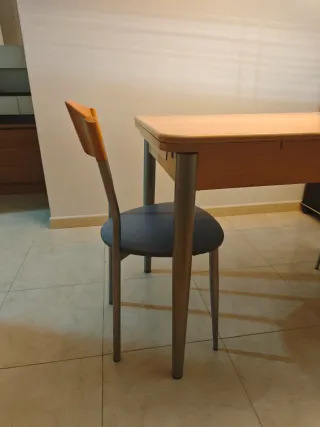 Mesa extensible madera y metal y 4 sillas